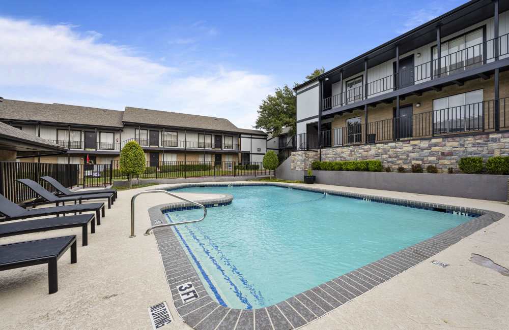 Large swimming pool with lounge beds at Lakeridge Heights in Dallas, Texas, 