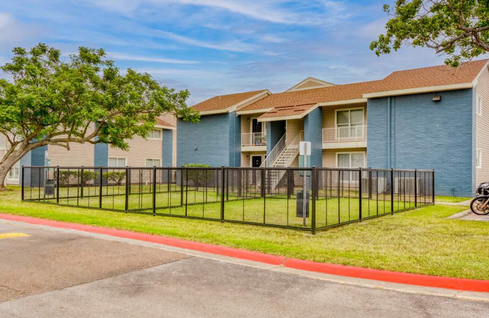 Spacious pet park with proper fencing at South Shore Coastal Living in Corpus Christi,Texas