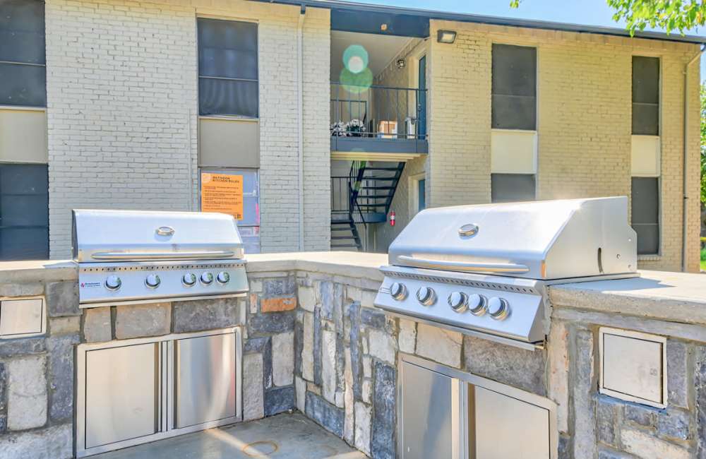 Grilling area at Woodside Flats in Dallas, Texas, 