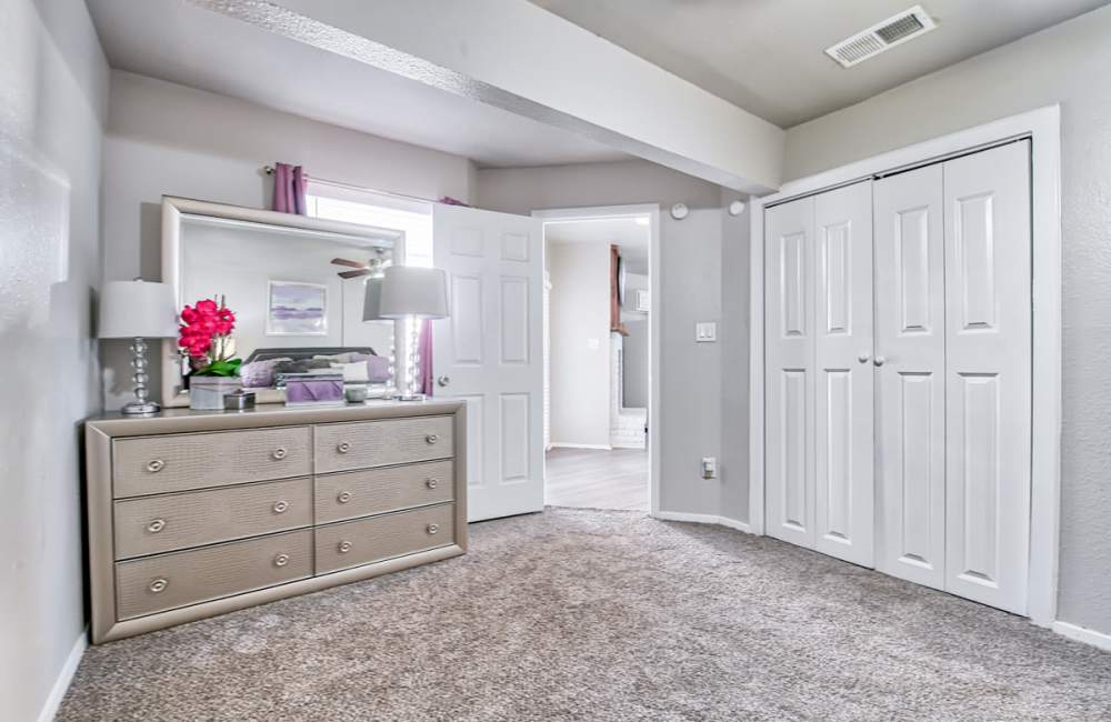 Dressing area at Woodside Flats in Dallas, Texas, 