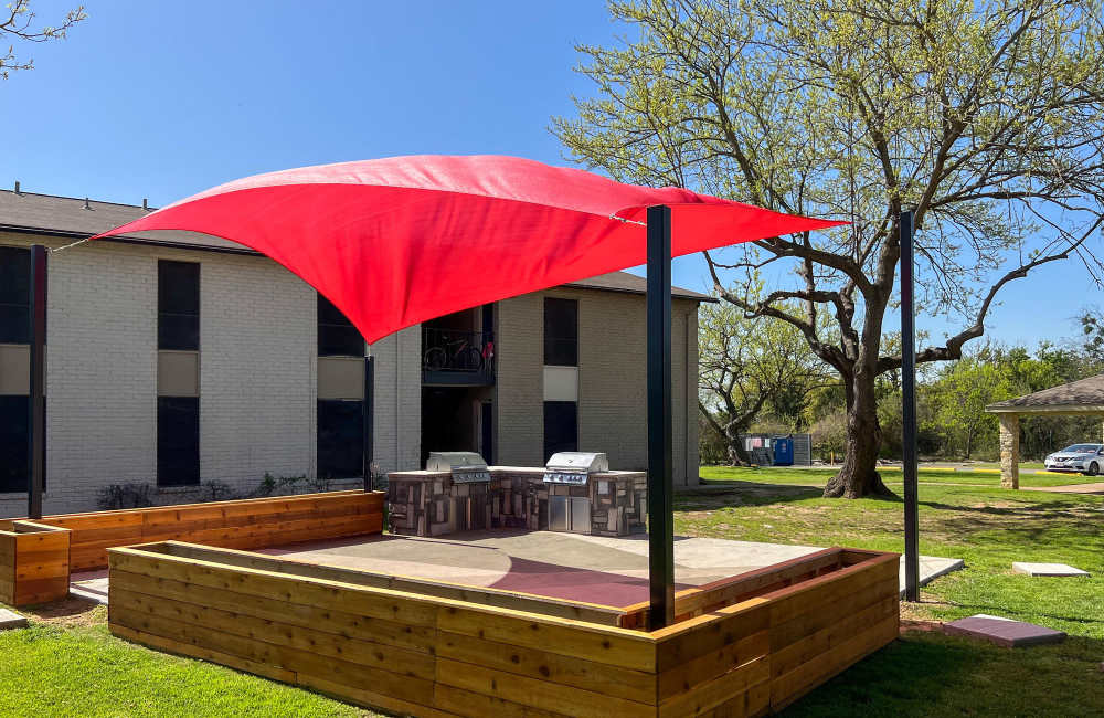 Lounge area with barbecue at Woodside Flats in Dallas, Texas, 