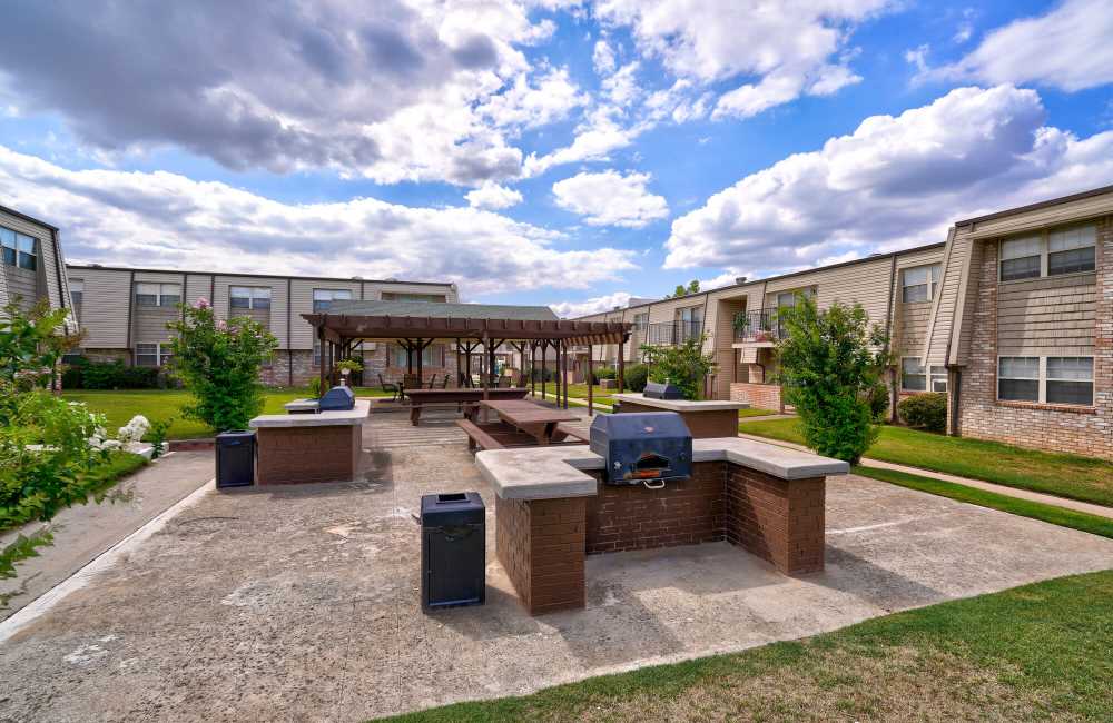 Outdoor courtyard at Council Crossing in Bethany, Oklahoma