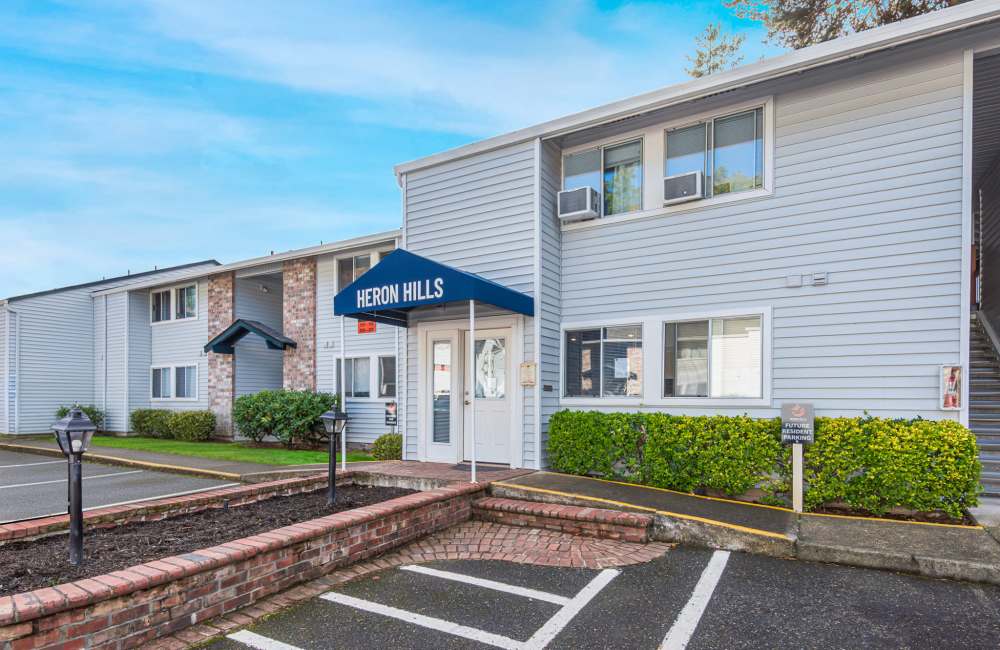 Updated living in Heron Hills Apartment Homes in Gresham, Oregon