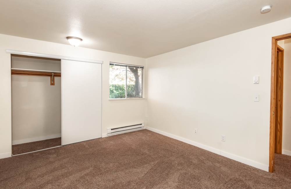 Bright, up to date living in Heron Hills Apartment Homes in Gresham, Oregon