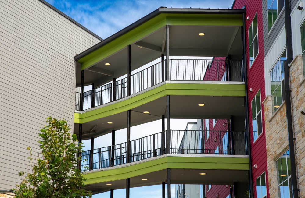 Apartment exterior corridor with glass railing at Norman Commons in , Texas