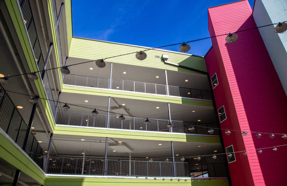 Apartment corridor exterior area at Norman Commons in , Texas
