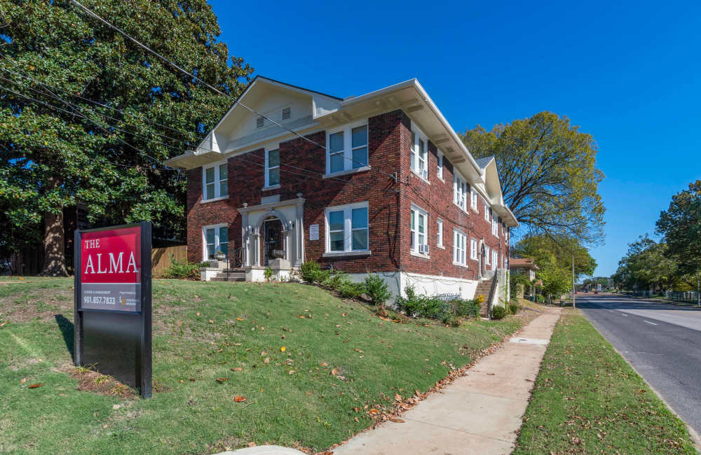 Apartment view with sign board at The Alma in Memphis, Tennessee