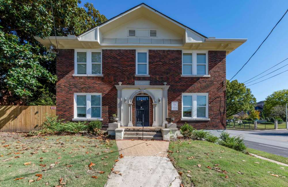 Apartment entry view with lawn at The Alma in Memphis, Tennessee