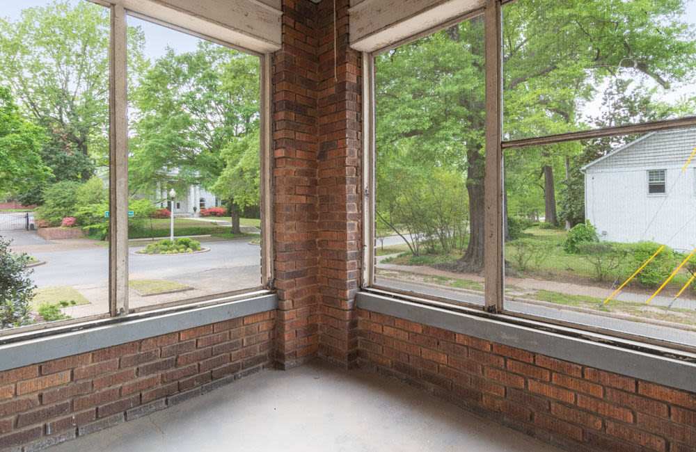 Closed patio at Belvedere Place in Memphis, Tennessee