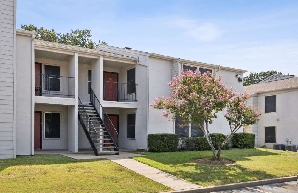 Beautiful exterior view of the apartment at Sleepy Hollow in Arlington, Texas