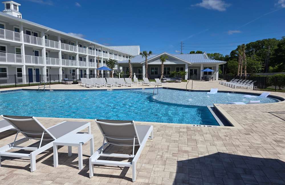Pool Lounge