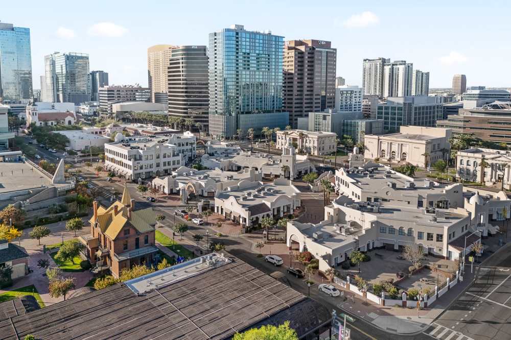 View the neighborhood information at PALMtower in Phoenix, Arizona