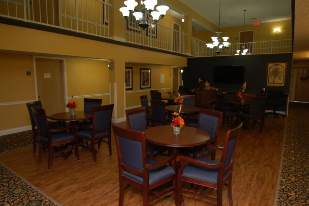 Dining hall at Grand Villa of Altamonte Springs in Florida