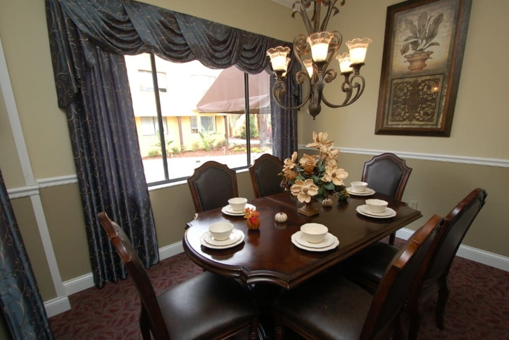 Dining table at Grand Villa of Altamonte Springs in Florida