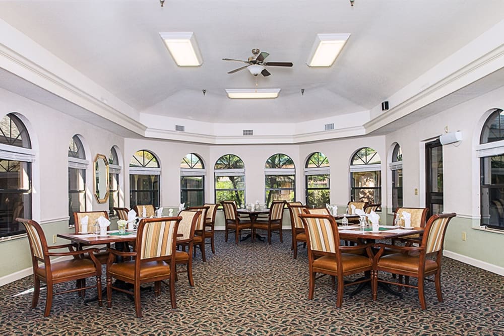 Dining area at Grand Villa of Englewood in Florida