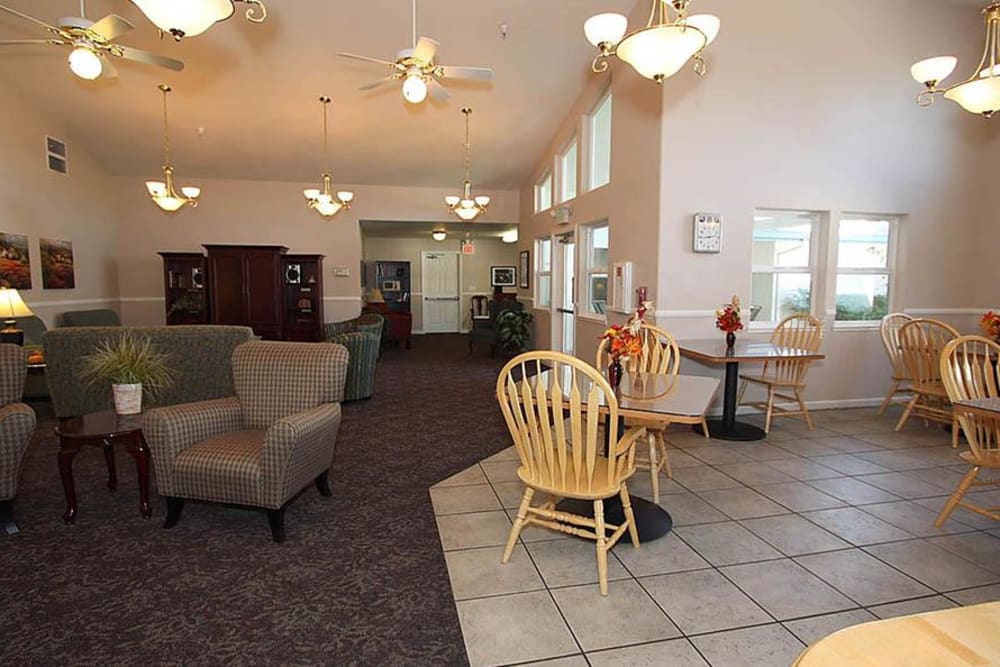 Community lounging area for residents at Oak Terrace Memory Care in Soulsbyville, California
