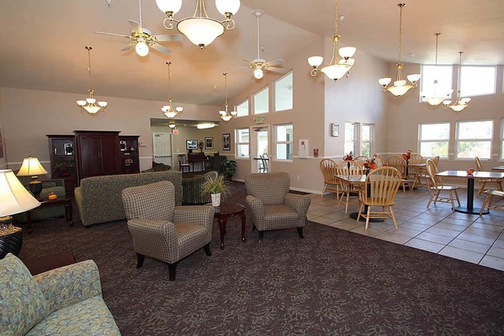 Lounge area with tons of natural light at Oak Terrace Memory Care in Soulsbyville, California