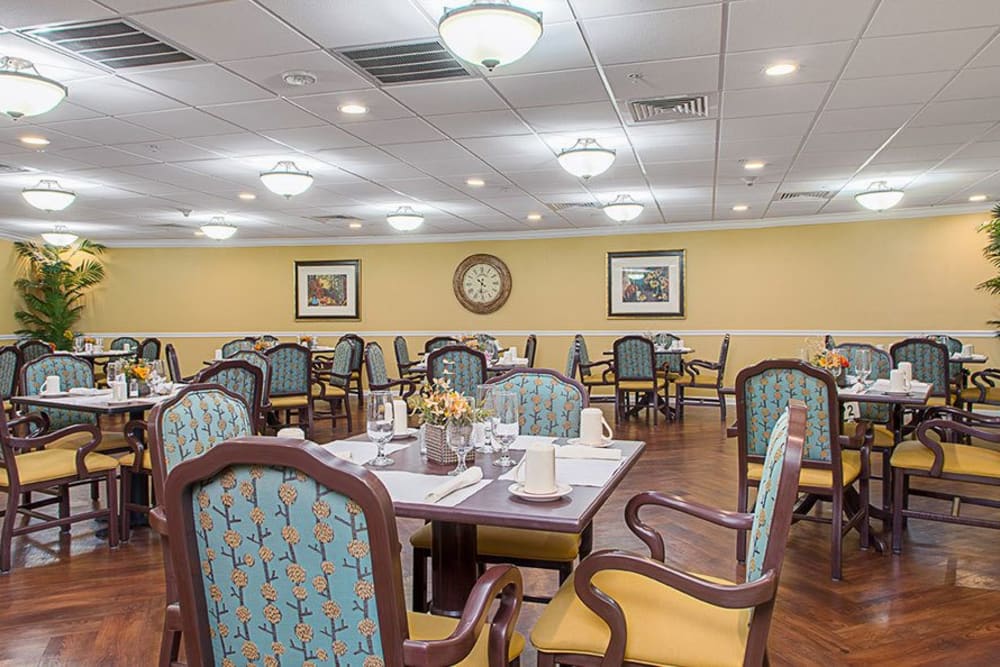 Dining area at Grand Villa of Lakeland in Florida