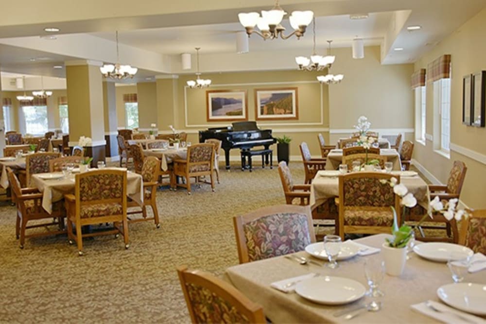 Dining area at Fox Hollow Independent and Assisted Living in Bend, Oregon
