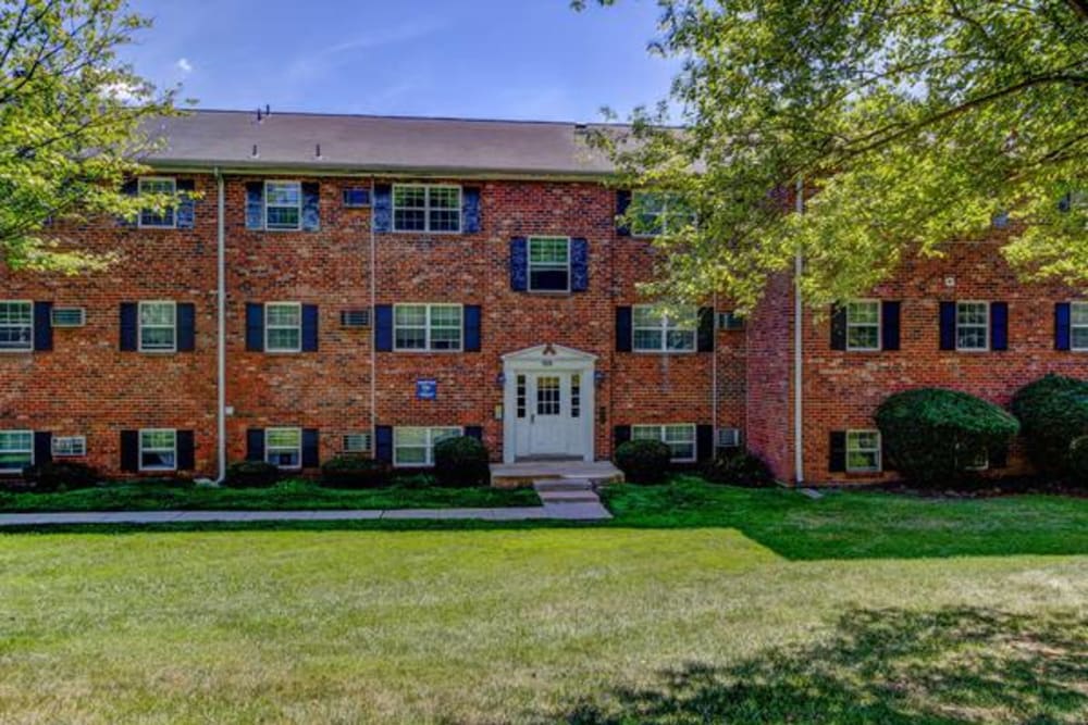 Photos and Virtual Tours of Woodacres Apartment Homes in Claymont, DE