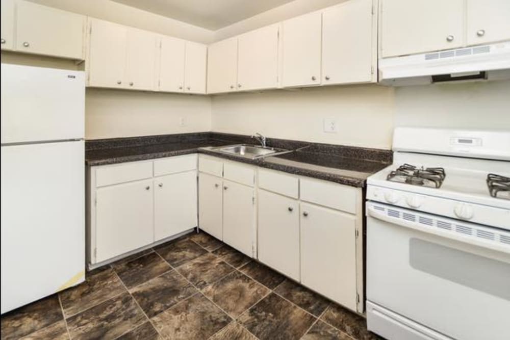 Modern kitchen at Longview Apartment Homes in Wilmington, DE