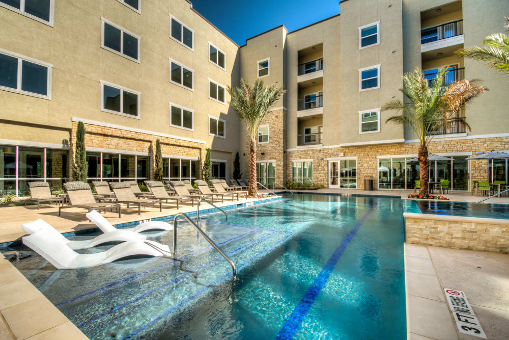 Modern Apartments at The Abbey at Dominion Crossing in San Antonio, Texas