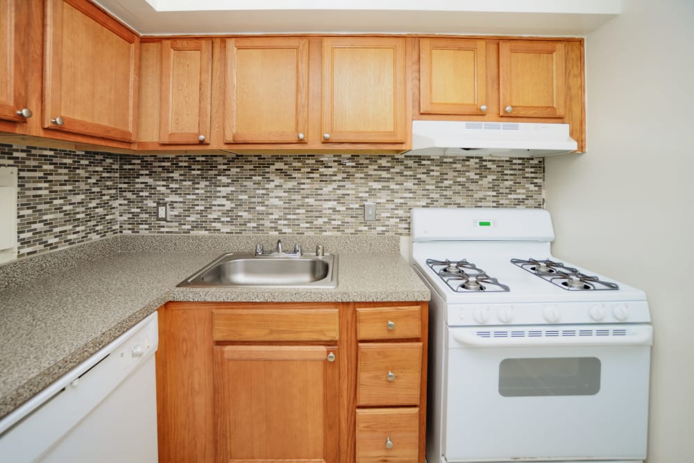 Arbors at Edenbridge Apartments & Townhomes features kitchens with nice cabinetry and white appliances in Parkville, MD