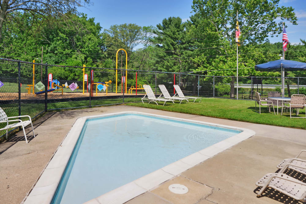 Kids Swimming Pool at Arbors at Edenbridge Apartments & Townhomes in Parkville, MD