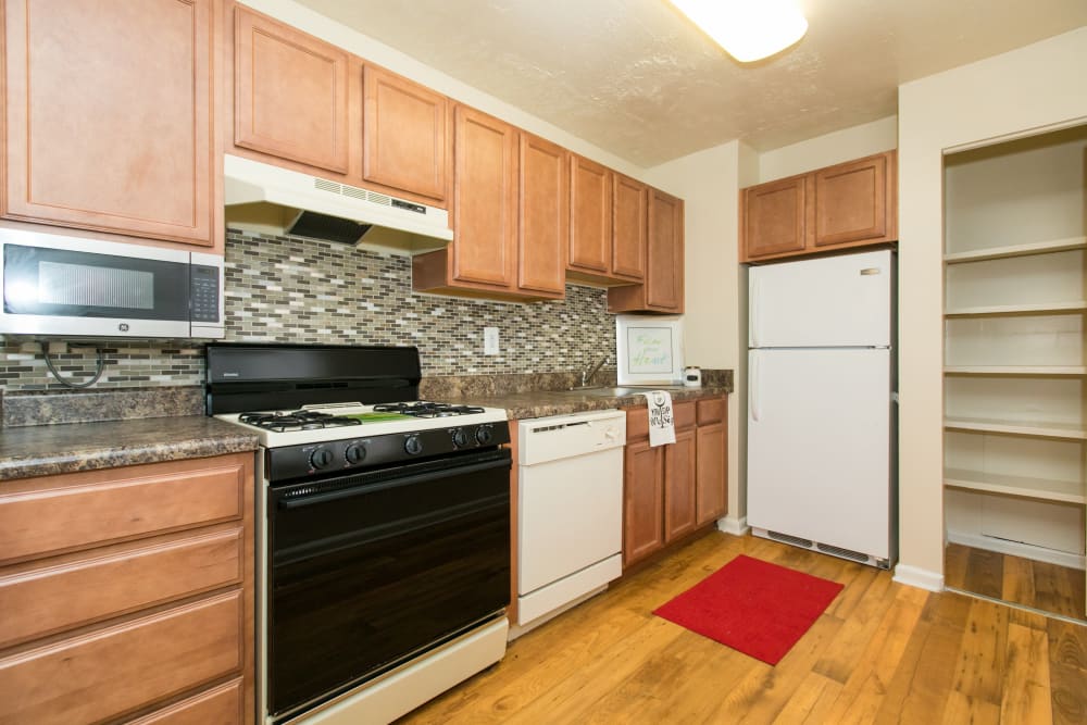 Enjoy apartments with a kitchen at Quail Hollow Apartment Homes