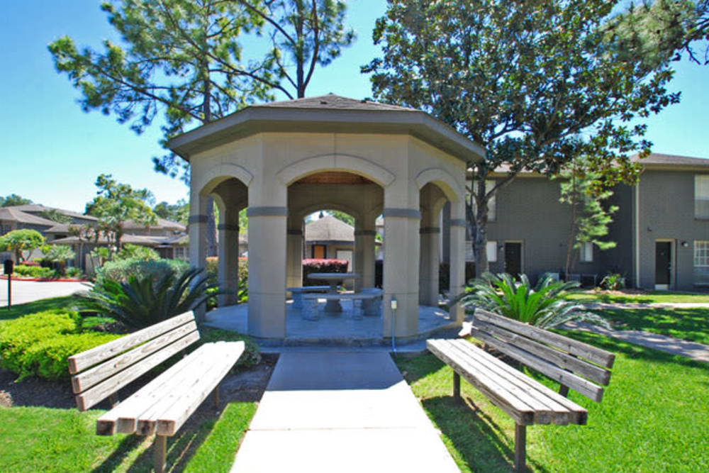 Park like settings outside at The Abbey at Briargrove Park in Houston, Texas