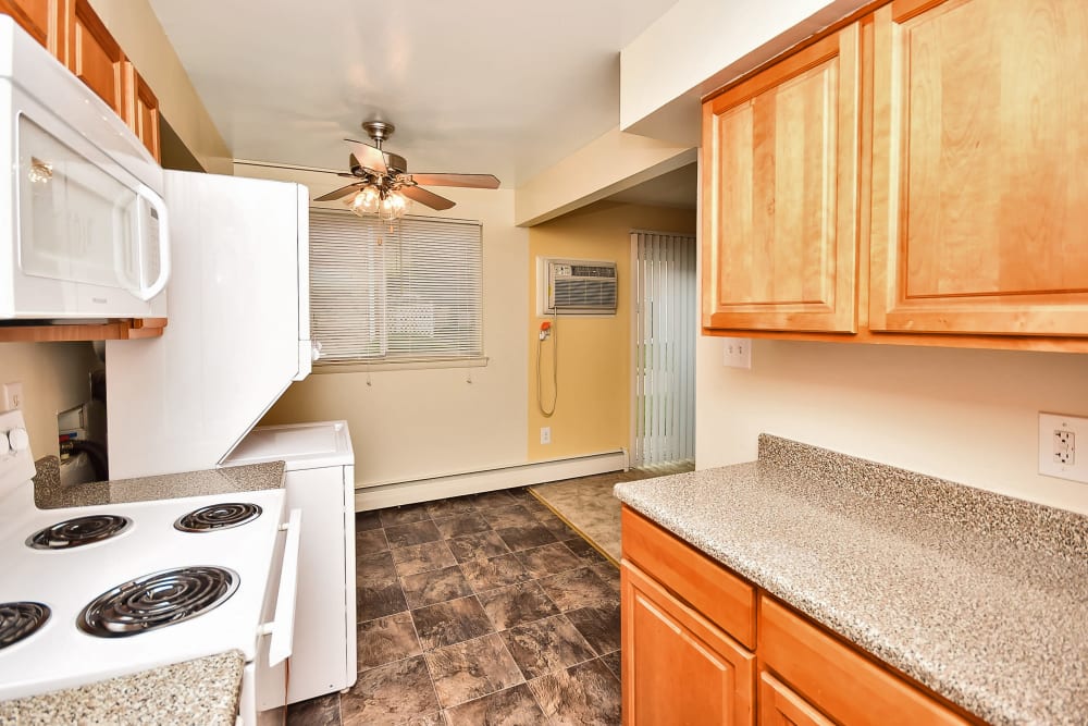 Enjoy apartments with a naturally well-lit kitchen at Warwick Terrace Apartment Homes