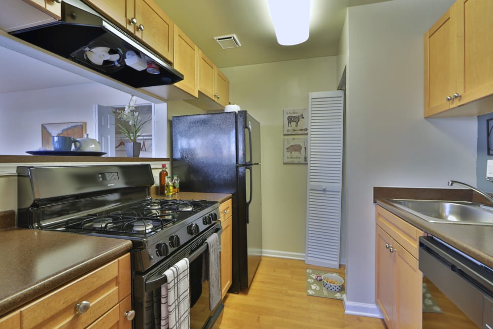 Fully equipped kitchen in a model home at Parke Laurel Apartment Homes in Laurel, Maryland