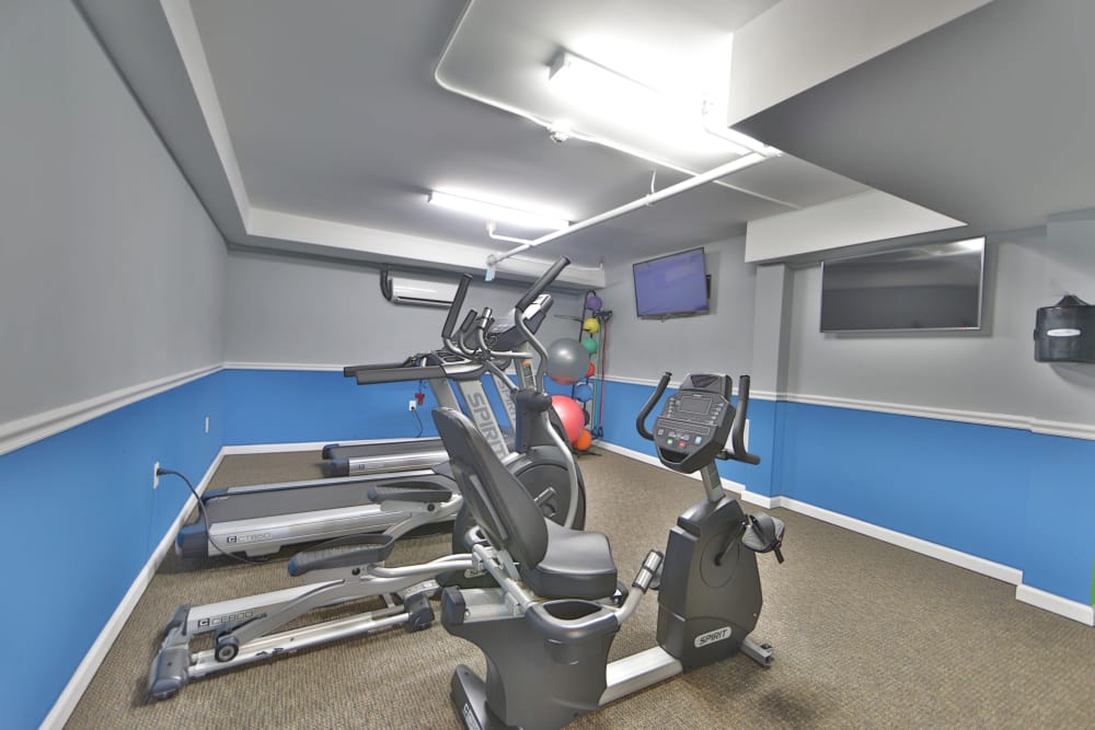 Fitness center at Parke Laurel Apartment Homes in Laurel, MD