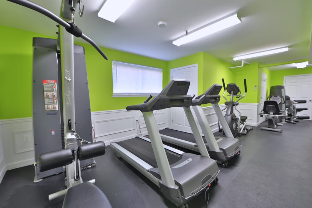 Fitness center at apartments in Laurel, location_state_name}}