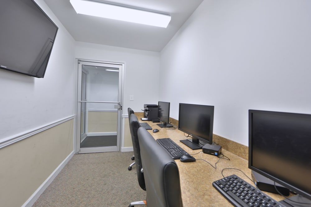 Briarwood Place Apartment Homes offers a business center in Laurel, Maryland