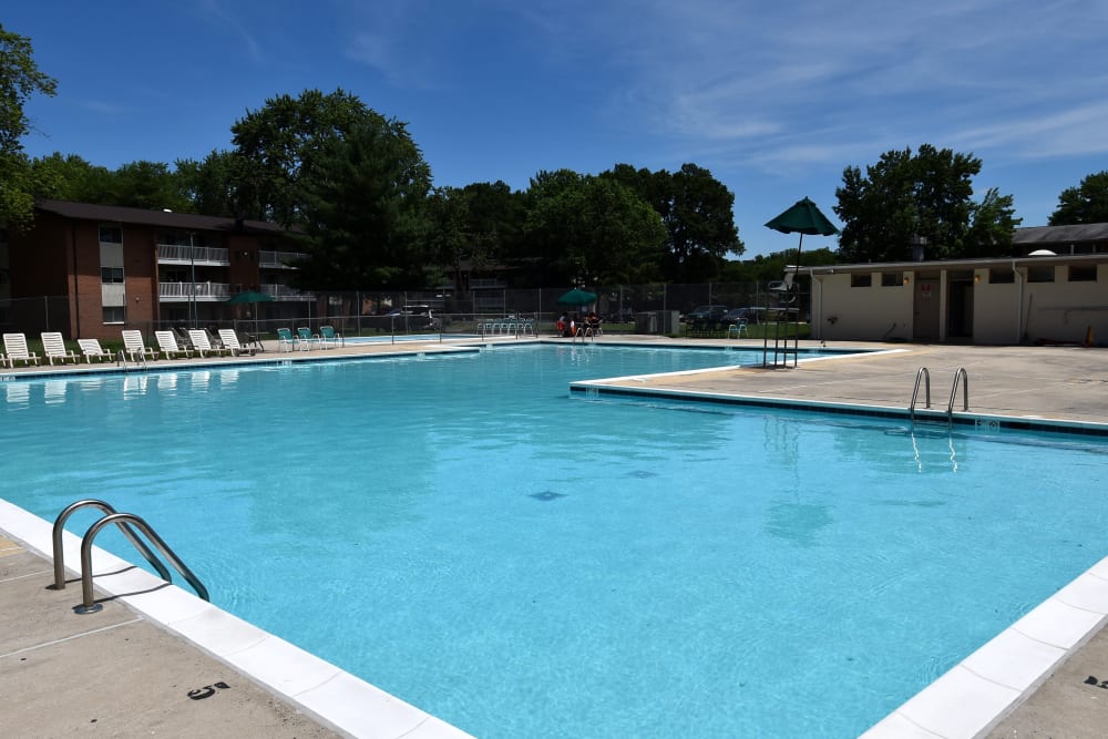 Briarwood Place Apartment Homes offers a swimming pool in Laurel, Maryland