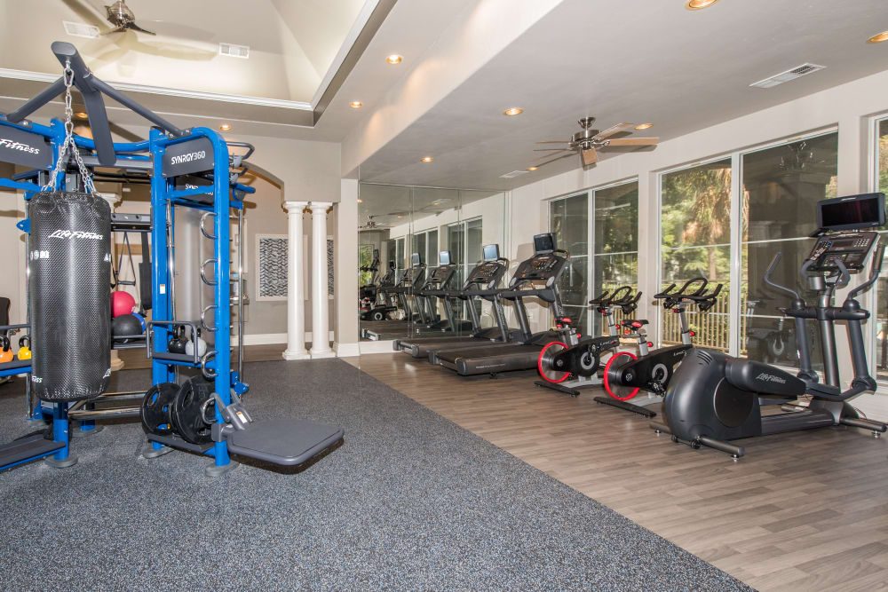 Lakeview at Parkside offers a state-of-the-art fitness center in Farmers Branch, Texas