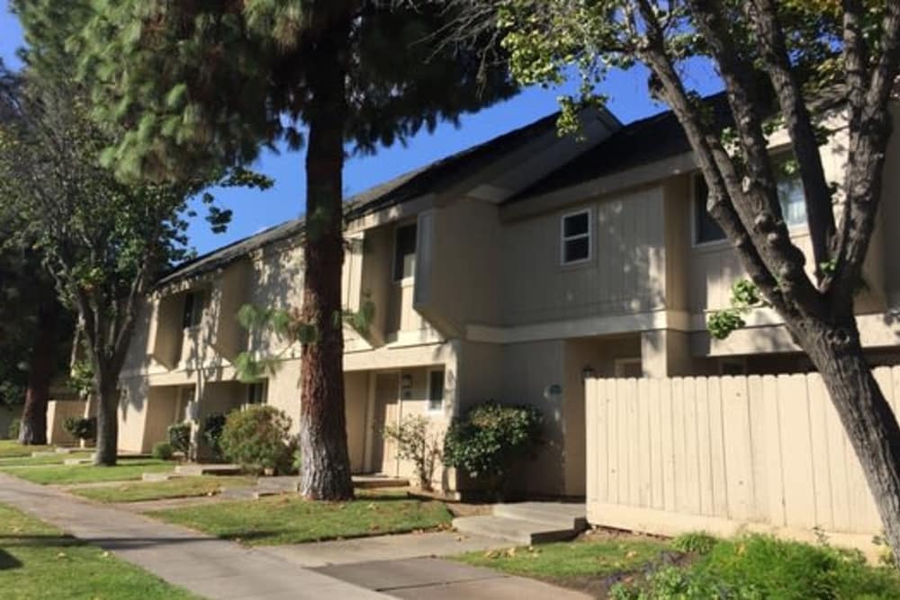 Walkways at Sunridge Townhomes in Fresno, CA