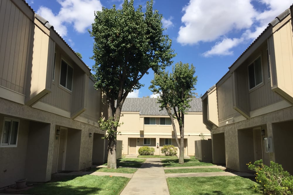 Exterior view of our apartments at Sunridge Townhomes in Fresno, CA