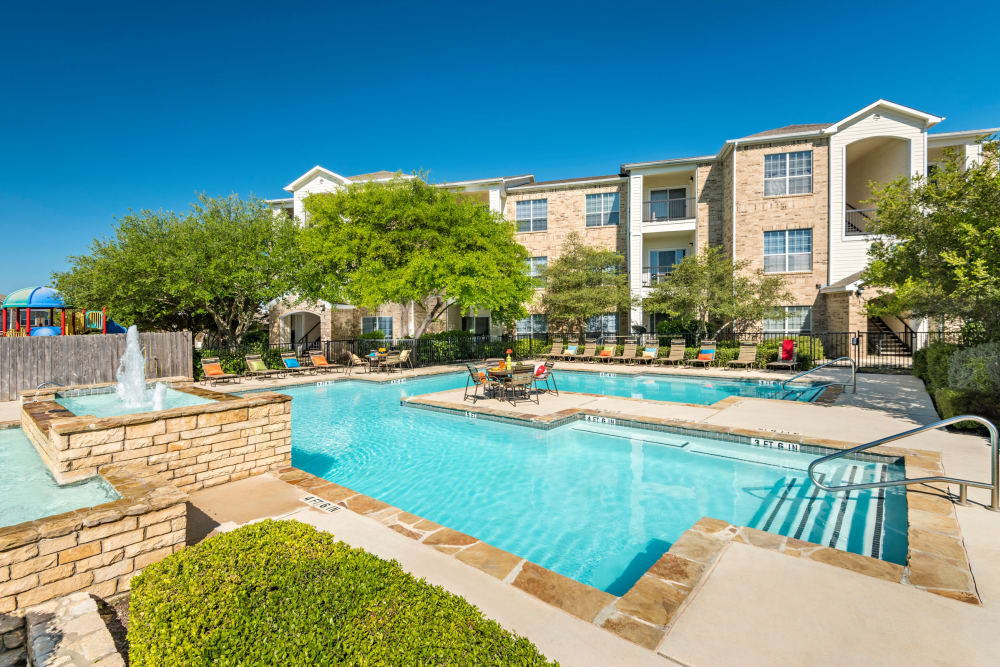 Swimming pool and spa at Stoneybrook Apartments & Townhomes
