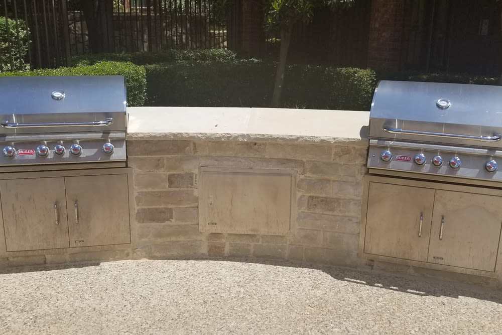 Bbq area at The Abbey at Hightower in North Richland Hills, Texas