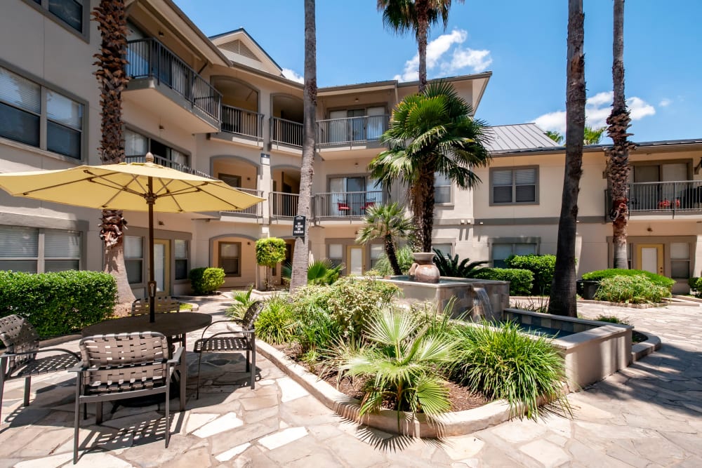 Exterior of The Niche Apartments in San Antonio, Texas
