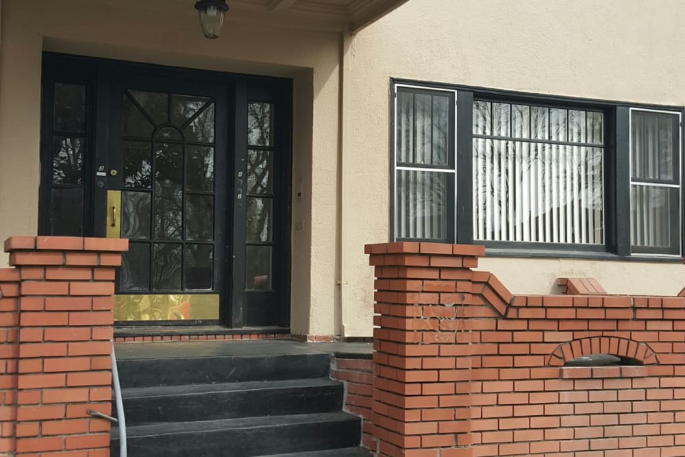Front view of an apartment home at 2531 P Street Apartments in Sacramento, California