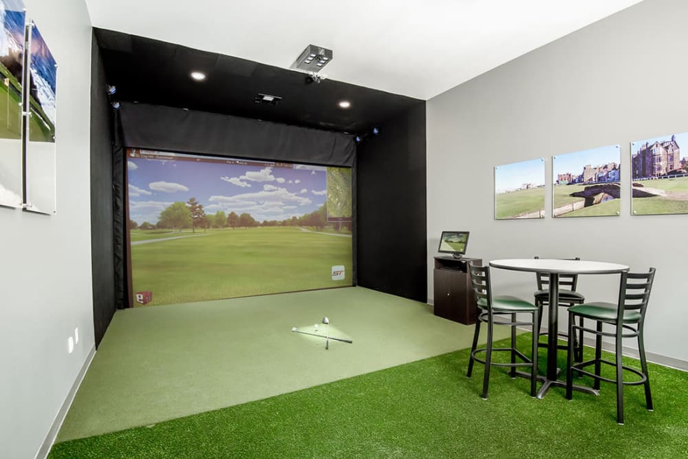 Virtual golf at Estates of Richardson