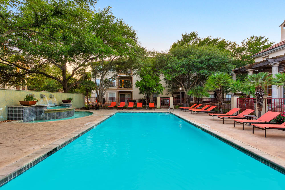 Beautiful swimming pool at Sedona Ranch Apartments in San Antonio, Texas