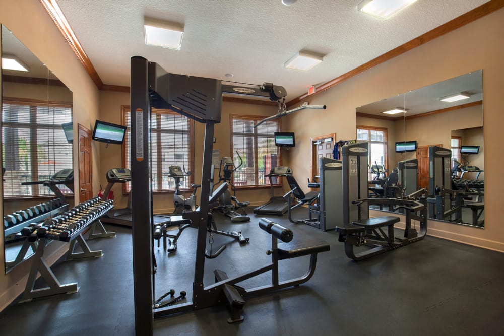 Fitness center at Panther Effingham Parc Apartments in Rincon, GA