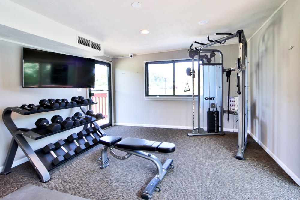 State-of-the-art fitness center at apartments in Glen Burnie, Maryland
