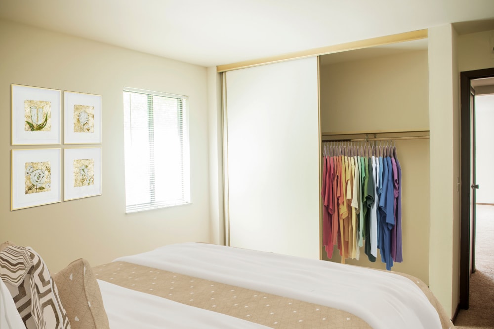 Bedroom at Squires Manor Apartment Homes in South Park, Pennsylvania