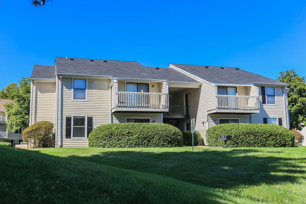 Front view at Sheffield Heights Apartment Homes in Nashville, Tennessee