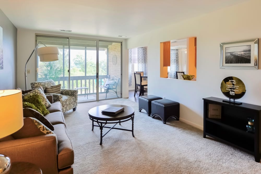 Living Room at Summit Pointe in Scranton, Pennsylvania